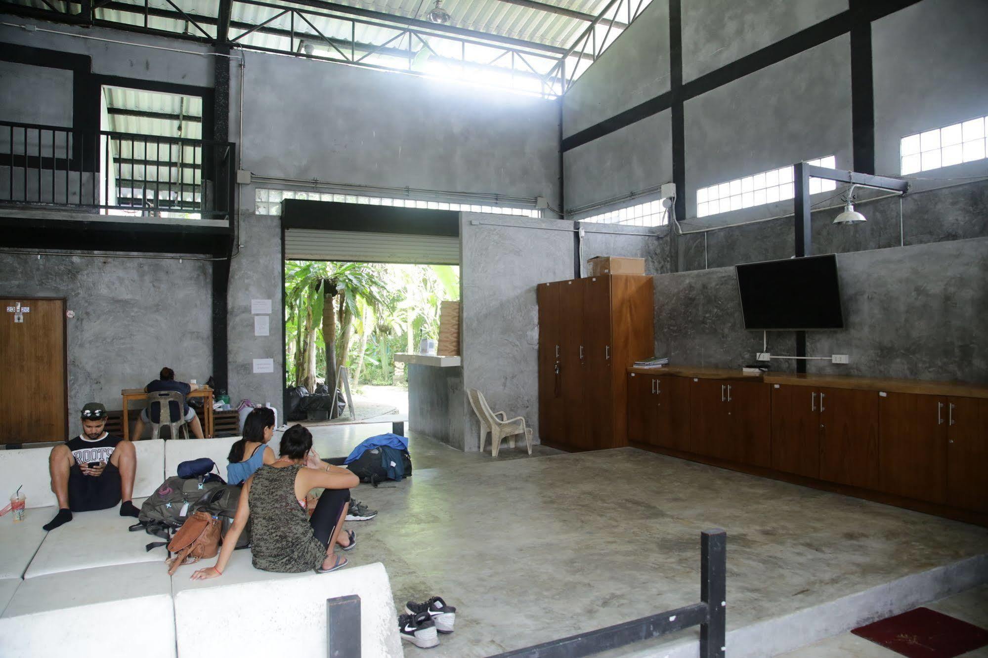 Oyo 585 Freedom Hostel @ Phi Phi Ngoại thất bức ảnh