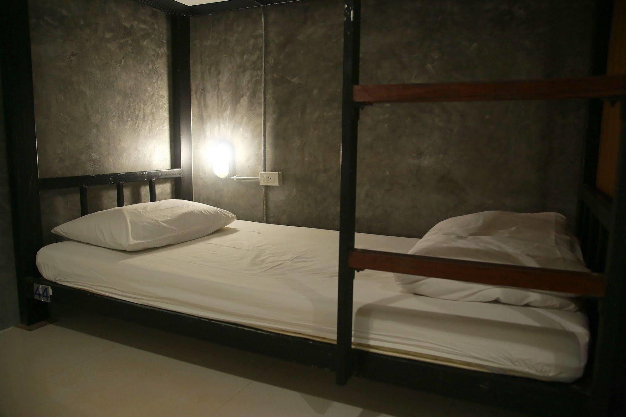 Oyo 585 Freedom Hostel @ Phi Phi Ngoại thất bức ảnh