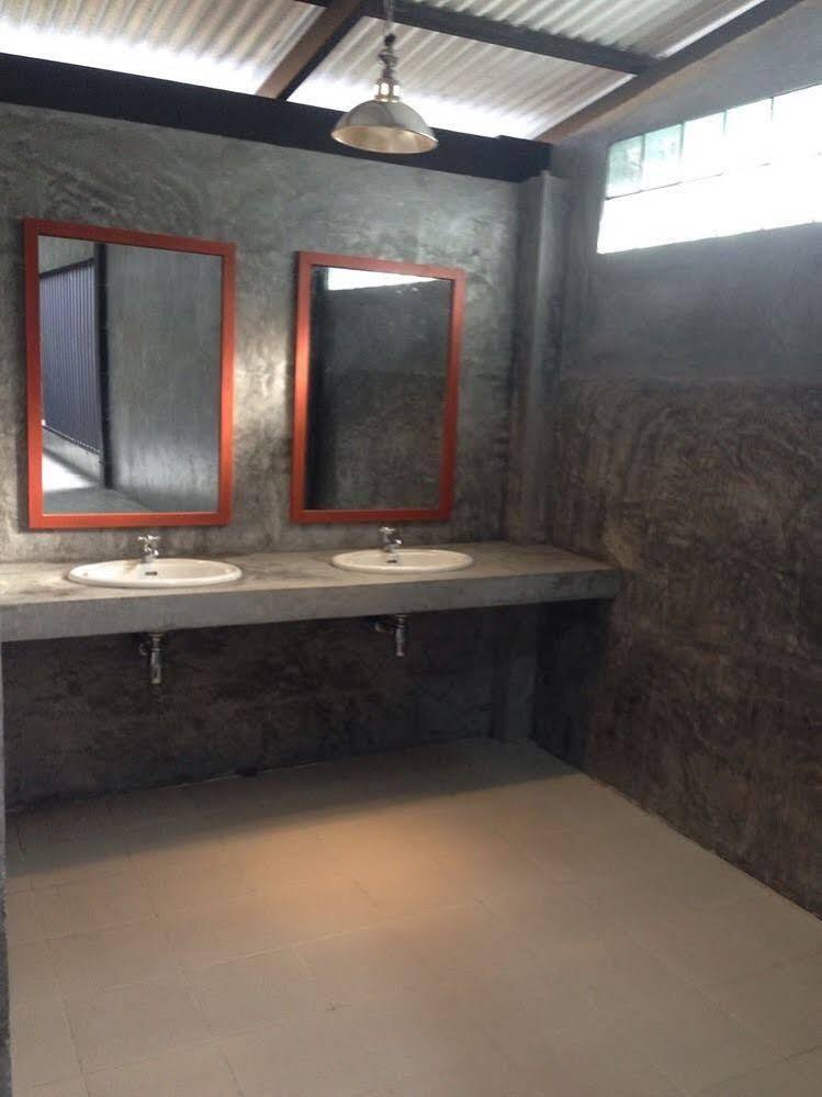 Oyo 585 Freedom Hostel @ Phi Phi Ngoại thất bức ảnh